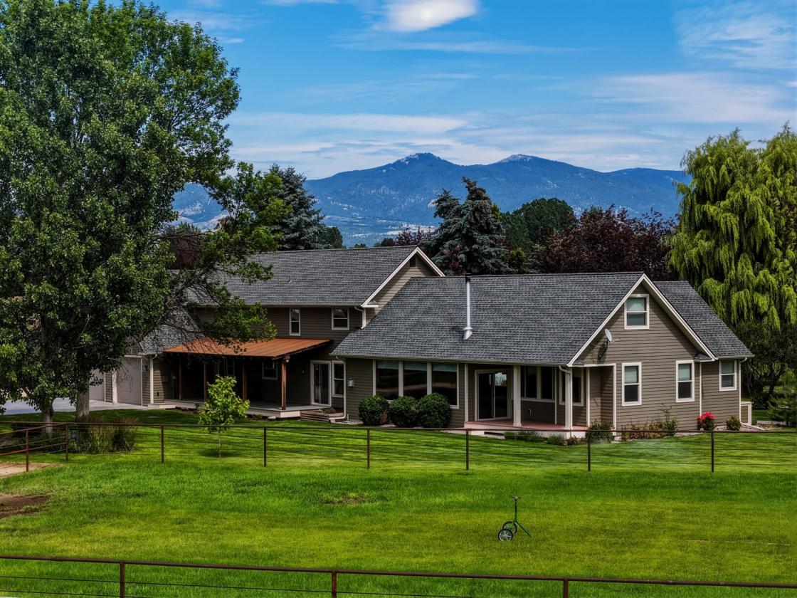 Custom Home with Endless Mountain Views - photo 12