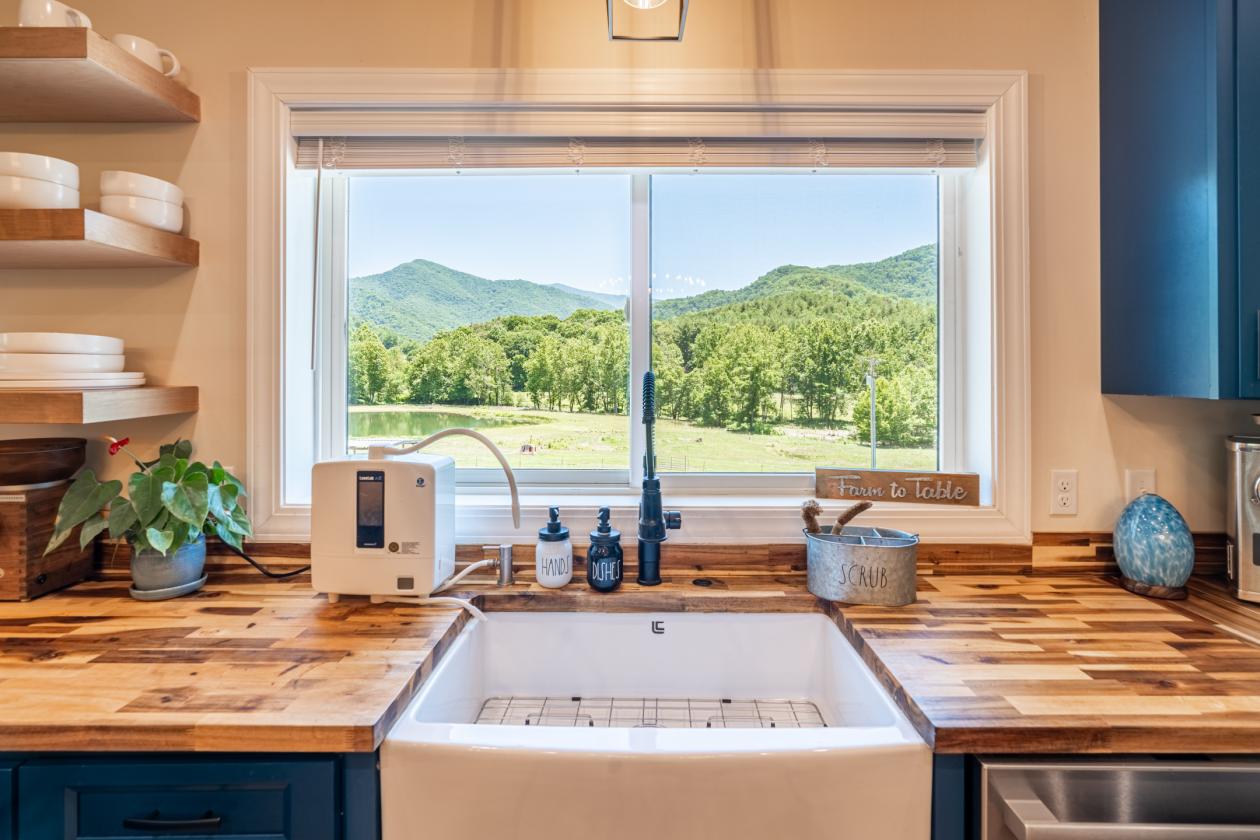 Timber-Frame Estate With Mountain Views - photo 20