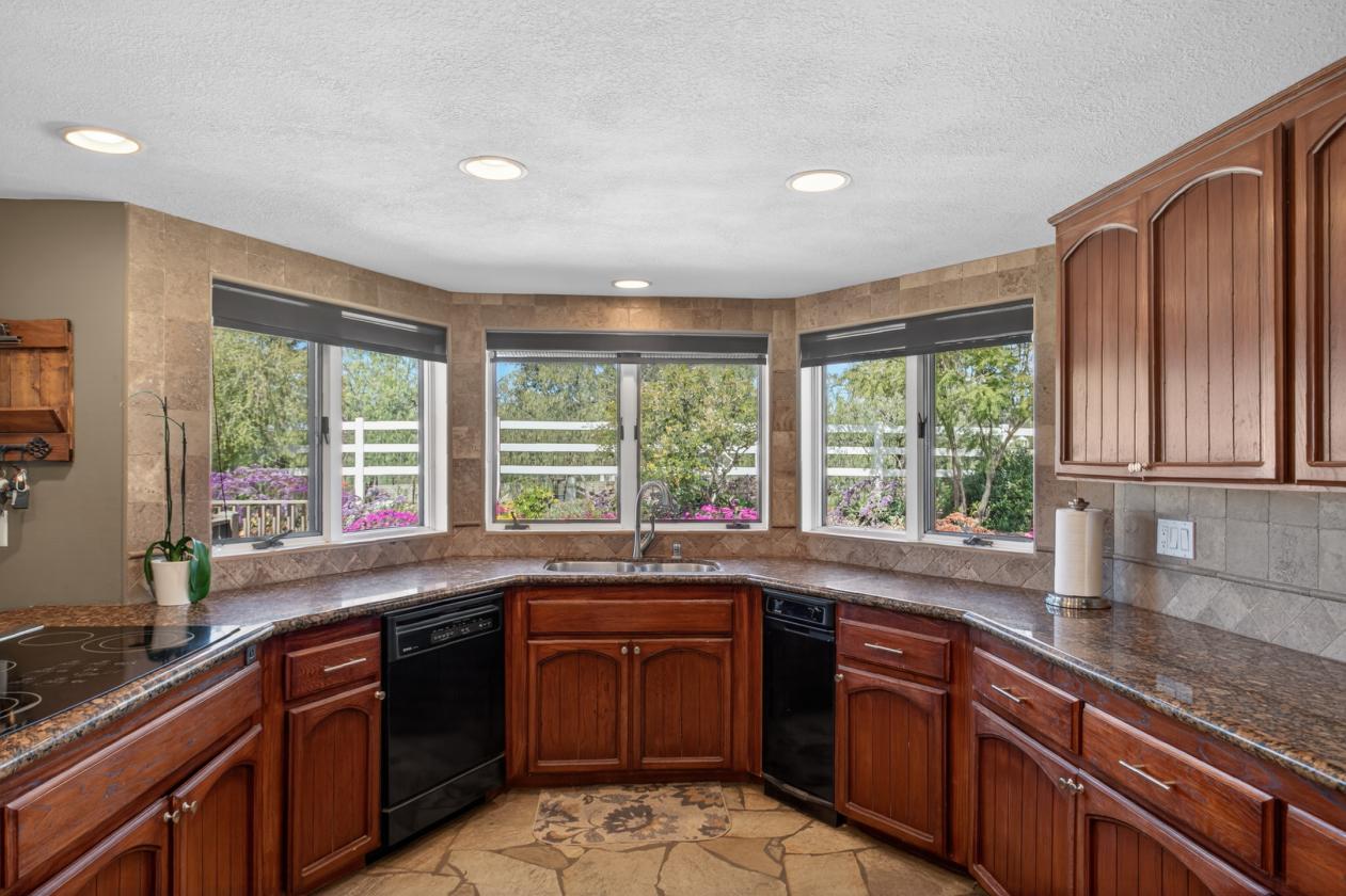 Private Sanctuary in La Cresta Equestrian Community - photo 12