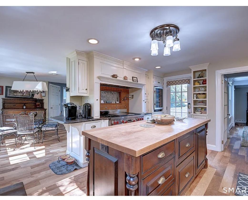 Historic equestrian estate, modern conveniences - photo 14