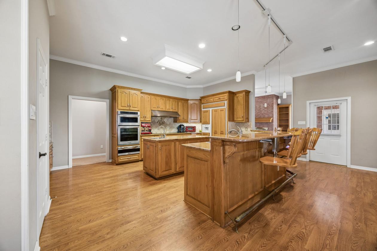LUXURY MEETS COUNTRY LIFE ON 7.5 PICTURESQUE ACRES - photo 11
