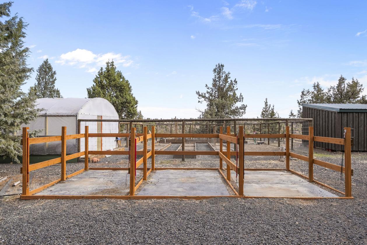 Custom Home, 20 acres, RV Shop, ADU - photo 16