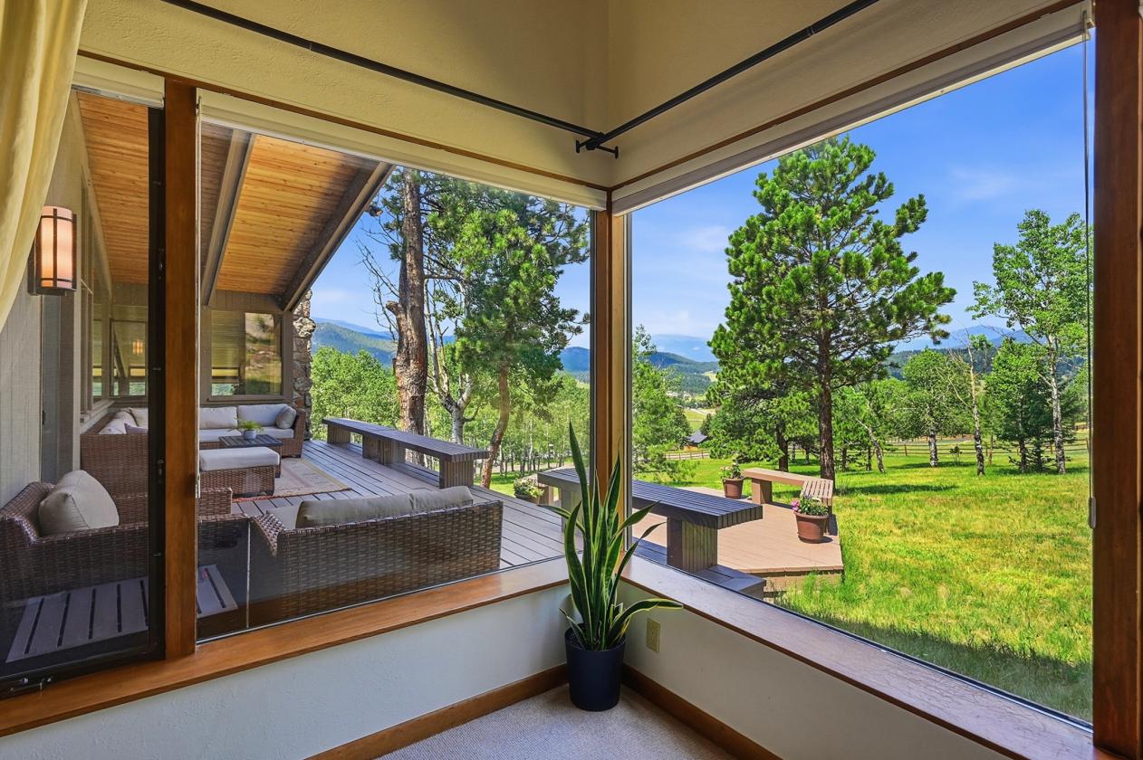 MCM Architecture & Mountain Views! - photo 19