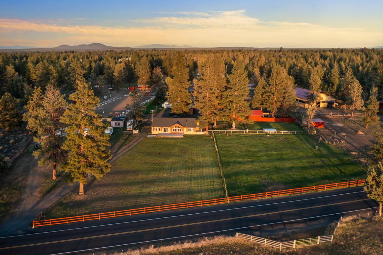 Spectacular Horse Facility near Sisters - photo 17
