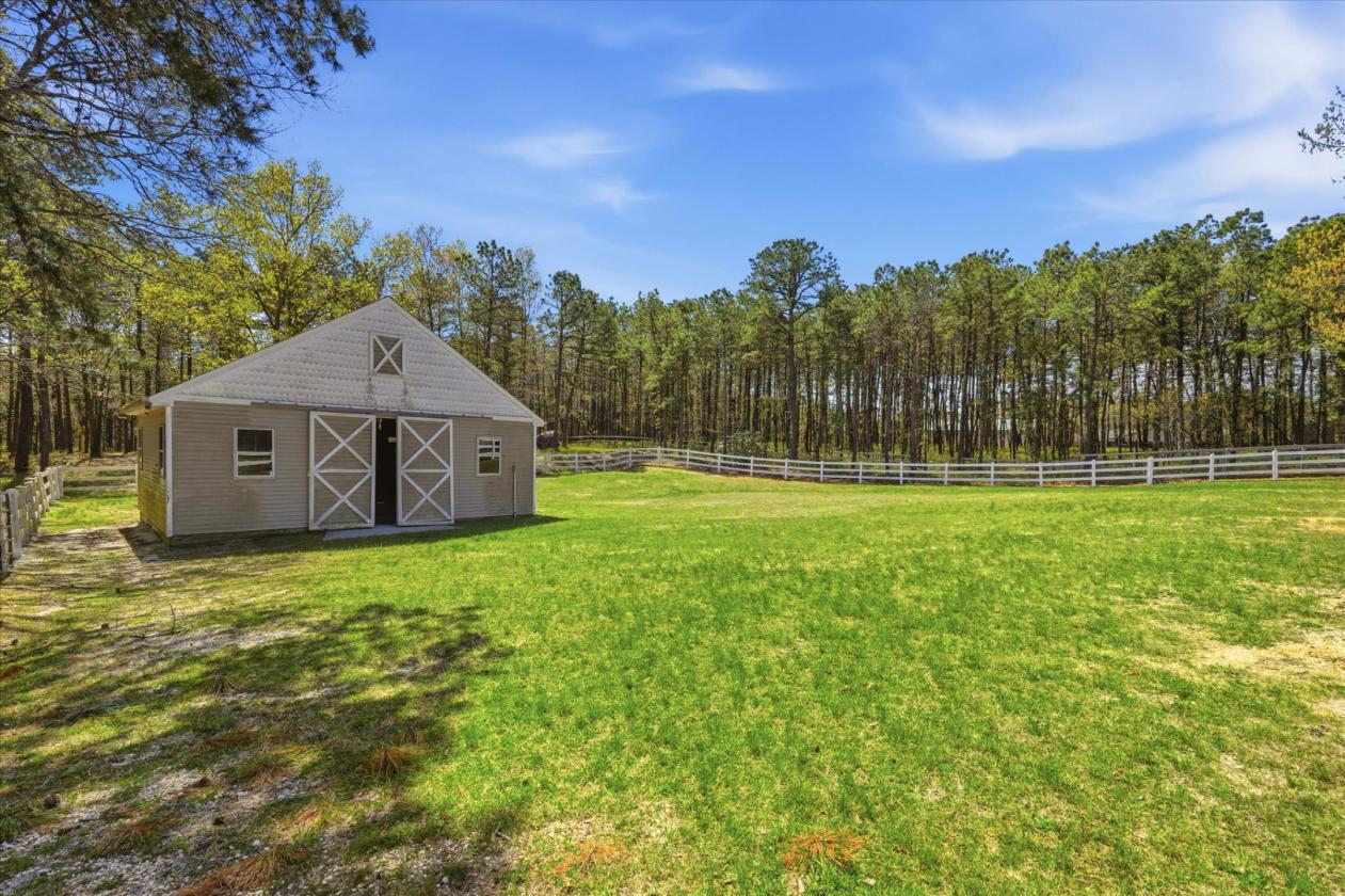Luxury Farmhouse Residence Equestrian Suitable! - photo 26