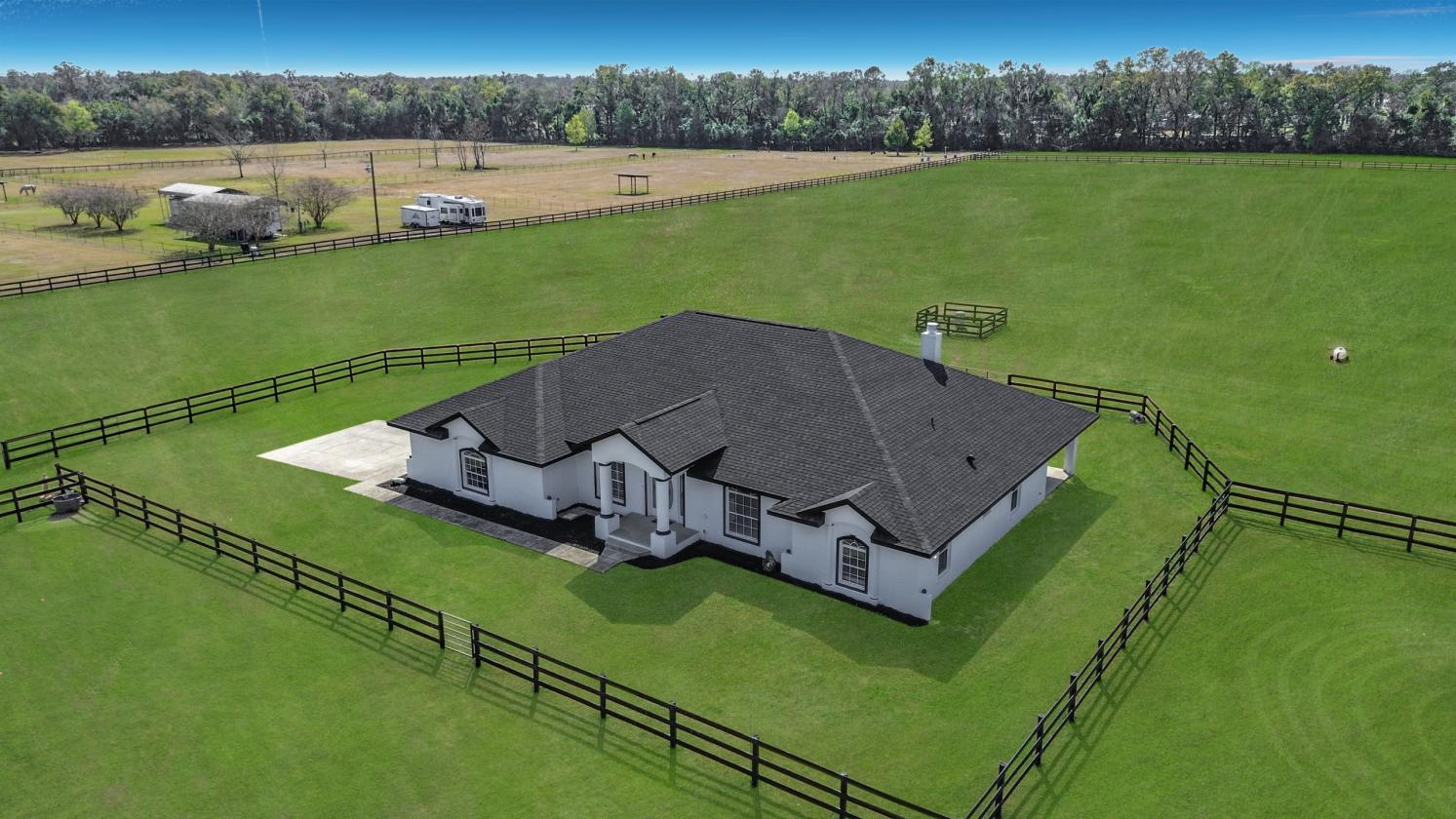 Experience Ocala Horse Country Living! 14.1 Acres - photo 4