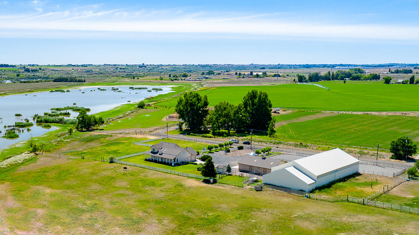 Private Equestrian Facility with Lake Views | Moses Lake, Grant County ...