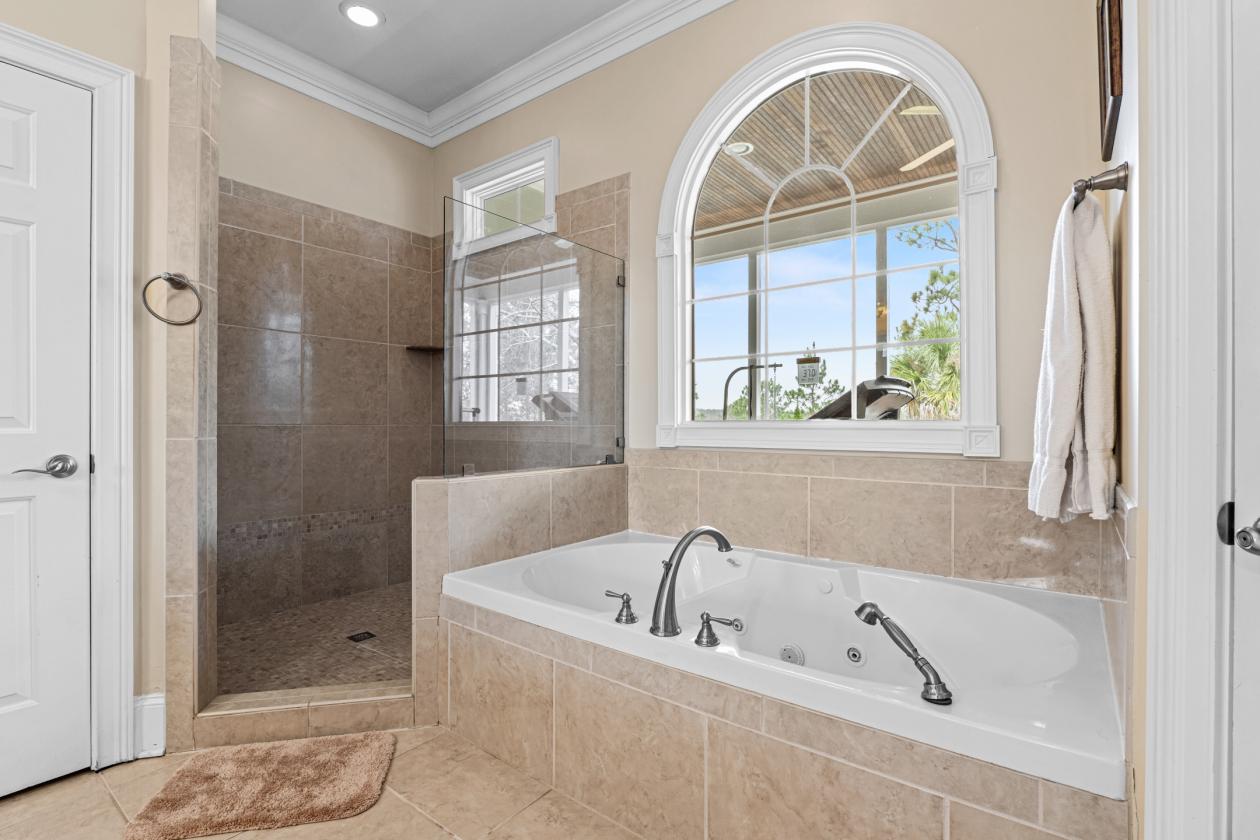 Custom home, pool and equestrian community! - photo 10