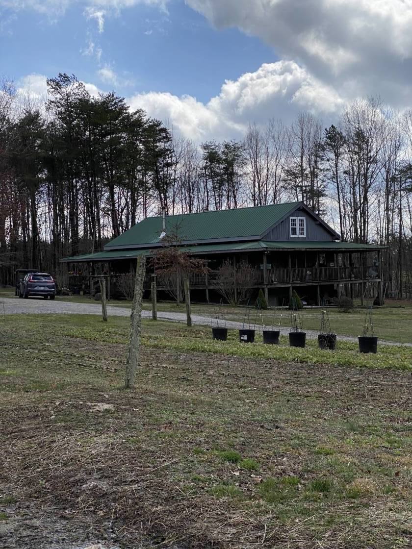COUNTRY LIVING AT IT’S FINEST Jamestown, Fentress County, Tennessee