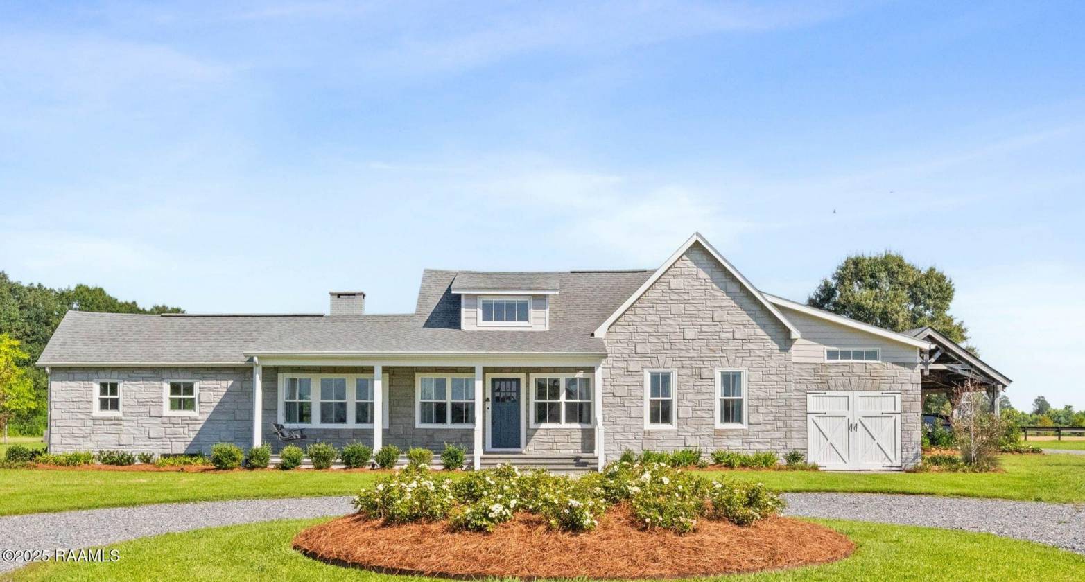 Lovely, turn key equestrian property with 2 arenas - photo 2