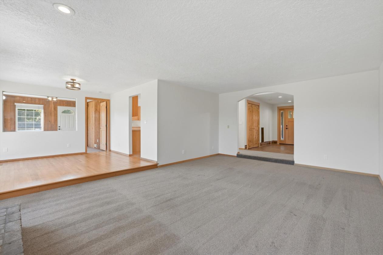 Dividable! Home, Shop & Barn w/Indoor Arena! - photo 7