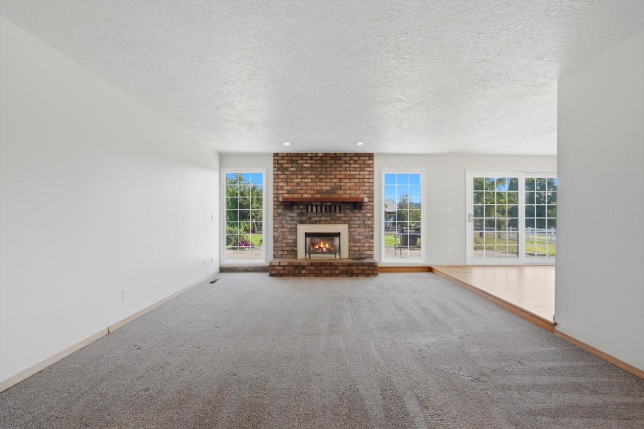 Dividable! Home, Shop & Barn w/Indoor Arena! - photo 6
