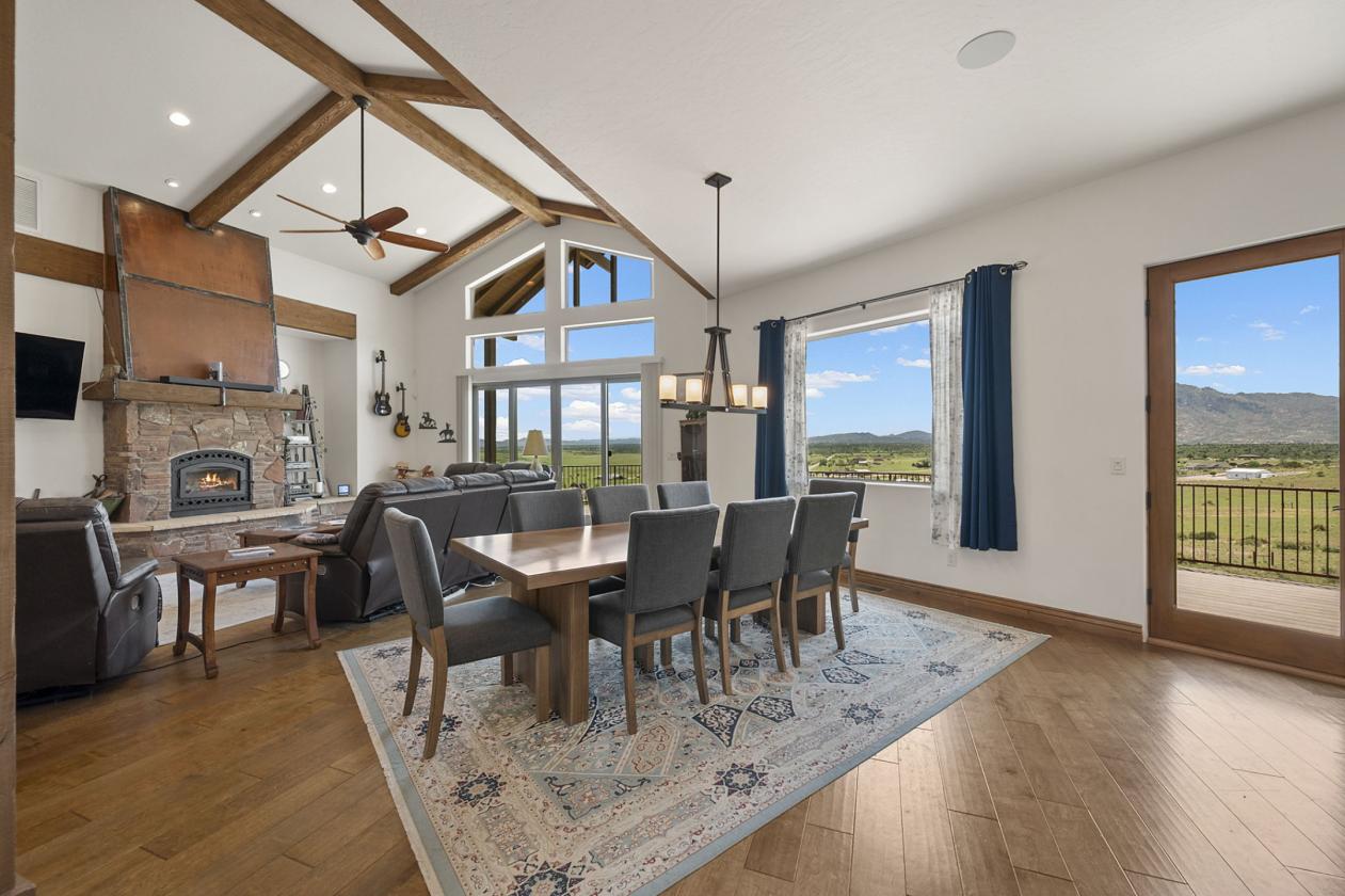 27 Acre Equestrian Dream Home w/ Views & Workshop - photo 4