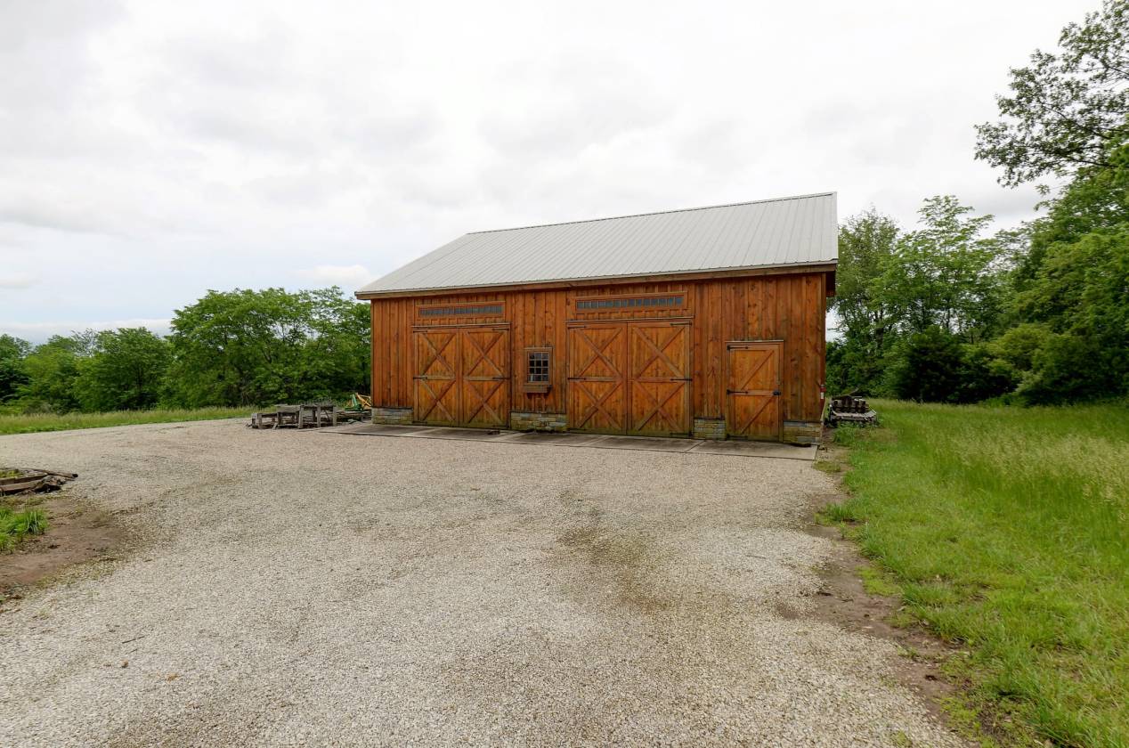 Barndominium with 60 Acres bordering Smithville Lake Corps of Engineer