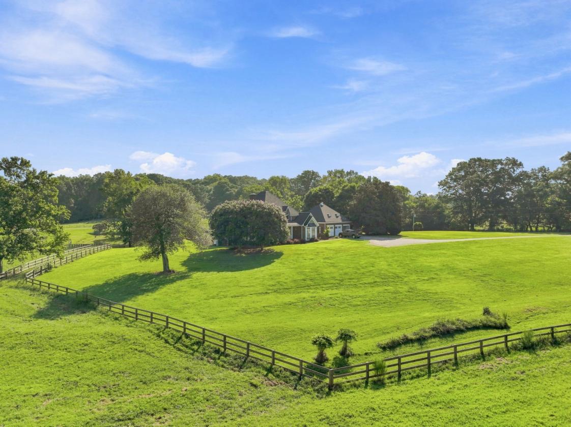 Luxury Estate Home 23 acres Lake Barn Pasture - photo 4