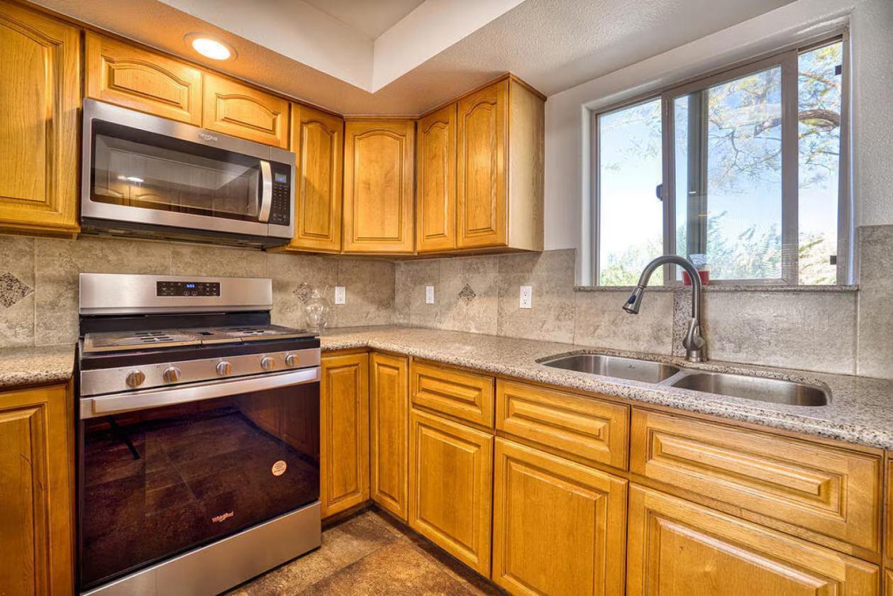 Equestrian Ranch, Two separated homes on 5 acres - photo 7