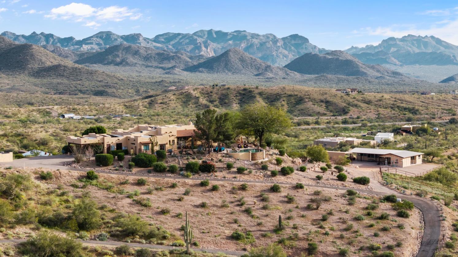 Paradise on Hummingbird Hill: Goldfield Ranch - photo 15