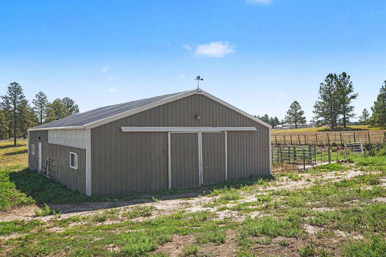9.7 ACRES + REIMAGINED LUXURY + VIEWS + HORSE PROP - photo 24