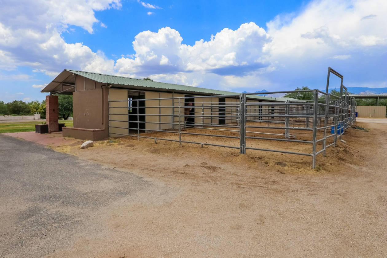 A 19 acre Equestrian Estate with large riding arenas and... Tucson