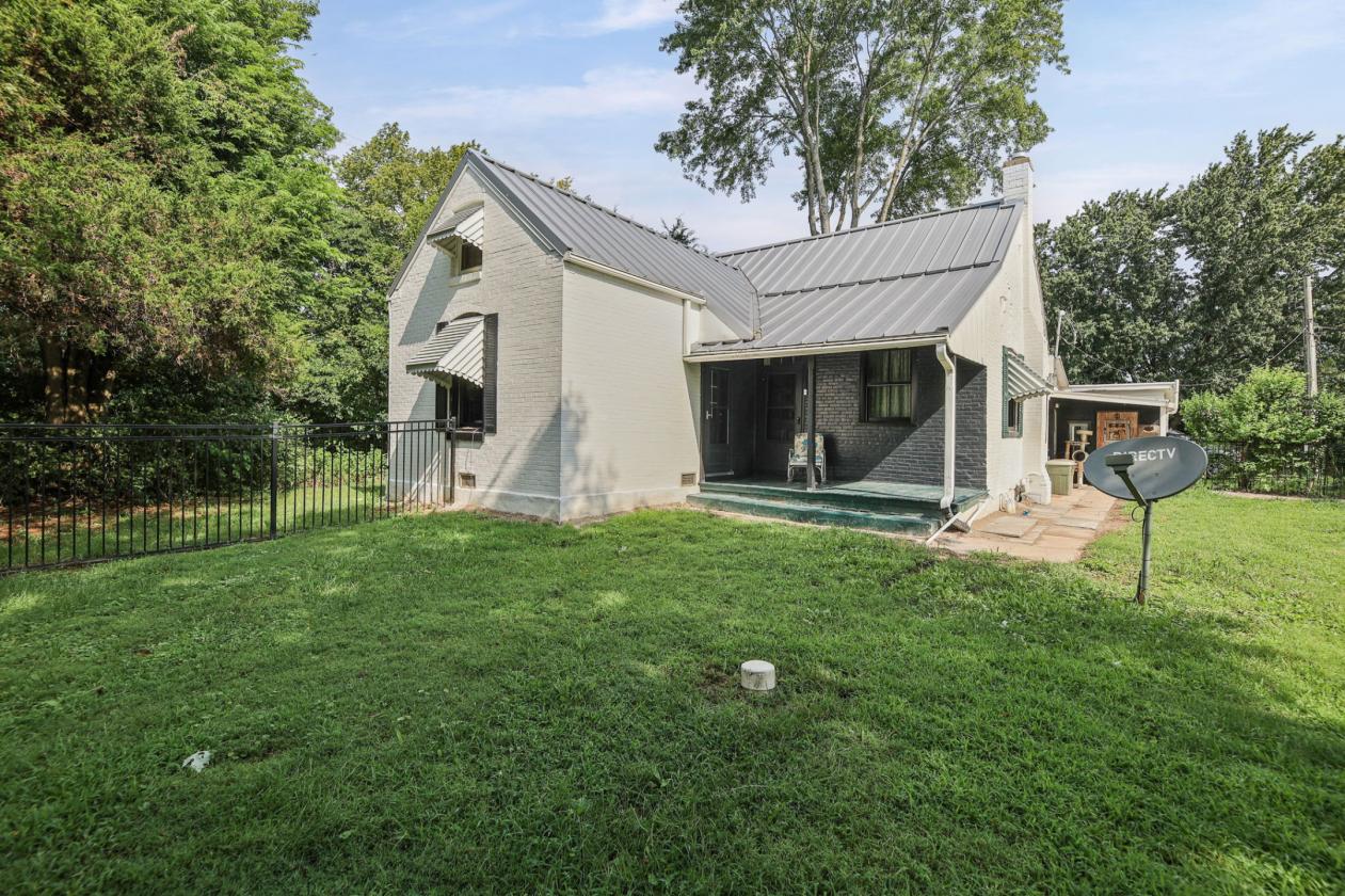 Historic Equestrian Retreat on 4.28 Acres - photo 16