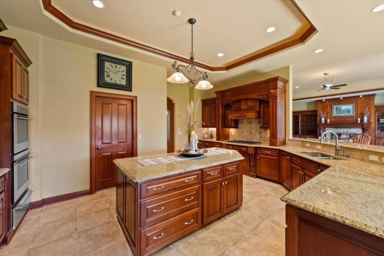 Luxury Horse/Hobby Farm Estate with Gorgeous Views - photo 17