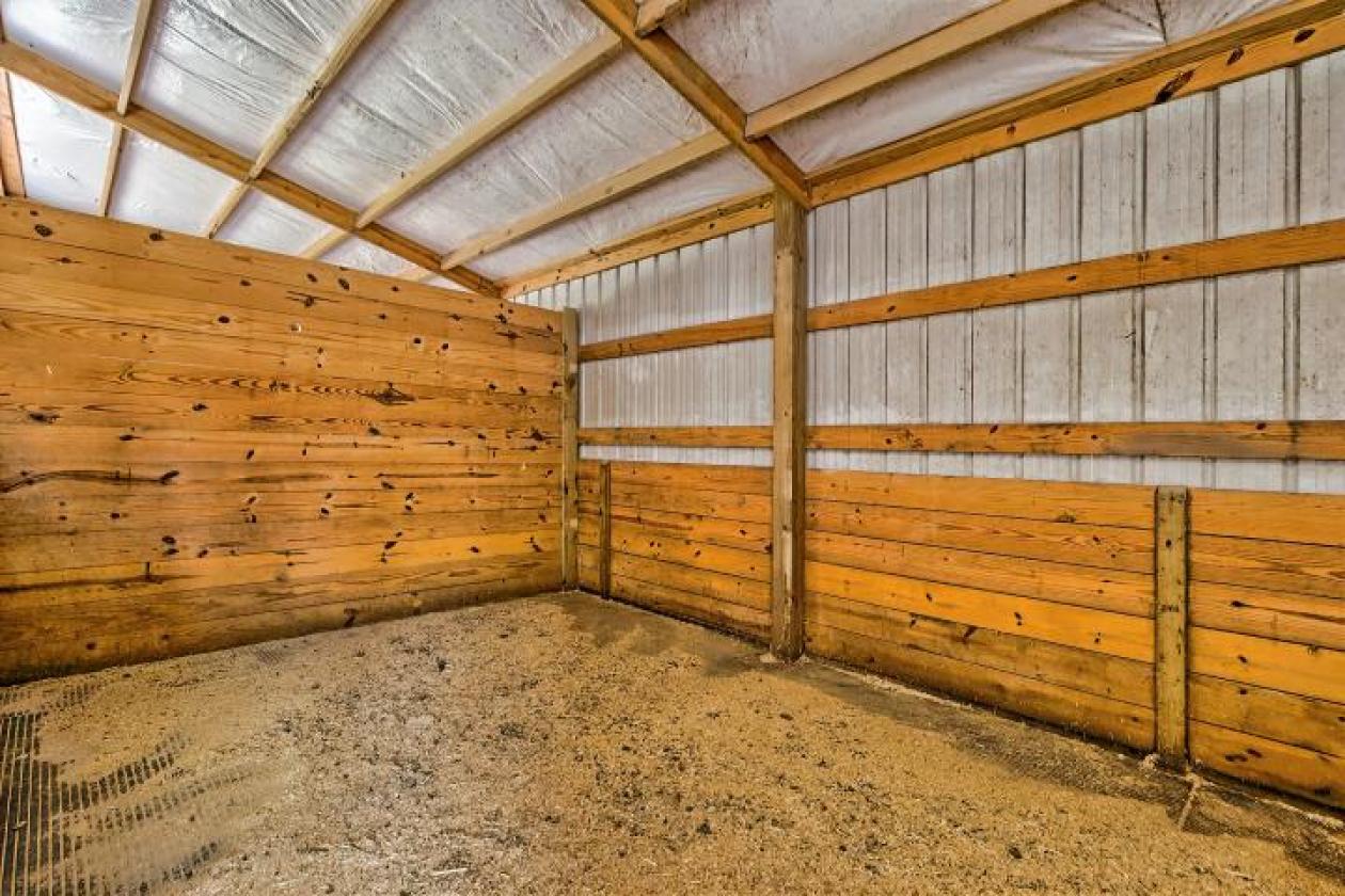 32.84 ACRES. EQUESTRIAN FACILITIES. - photo 19