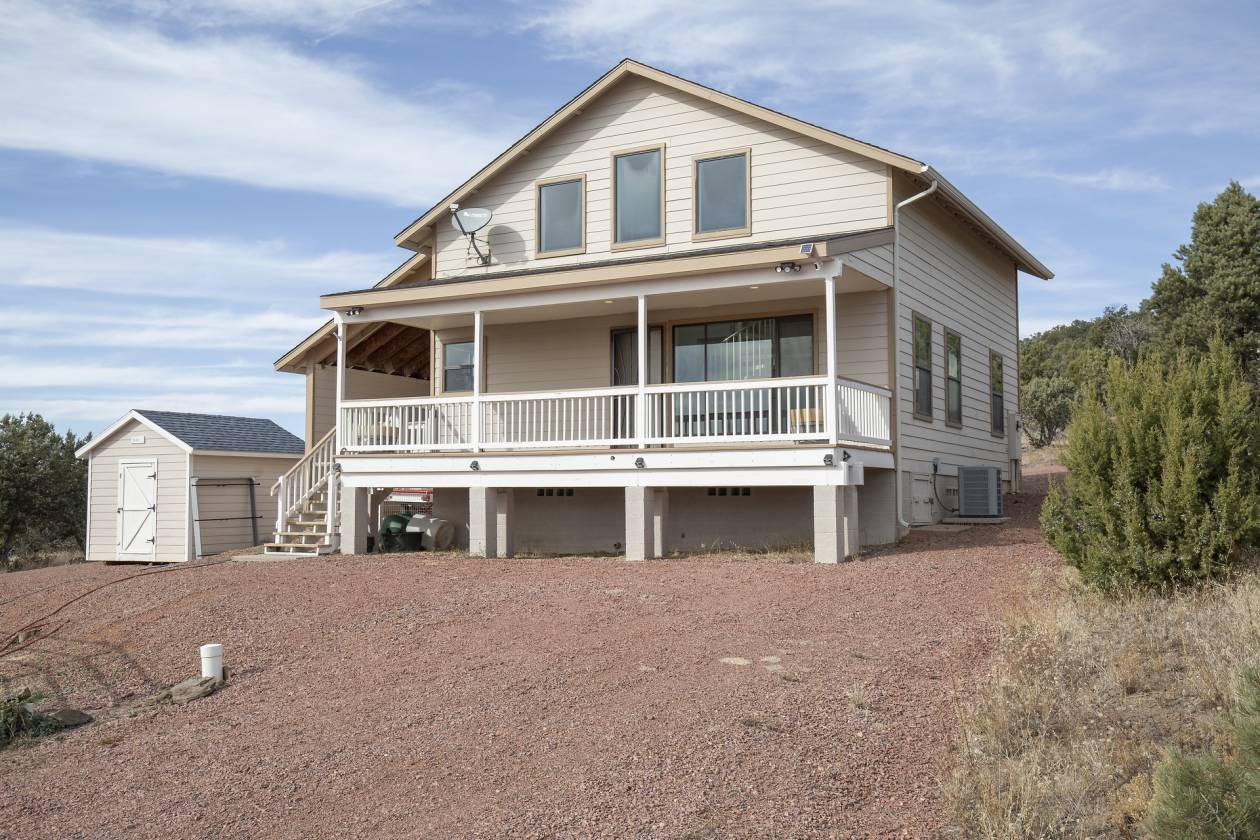 Farmhouse charm! 4.96 acres horse property bordering Tonto National