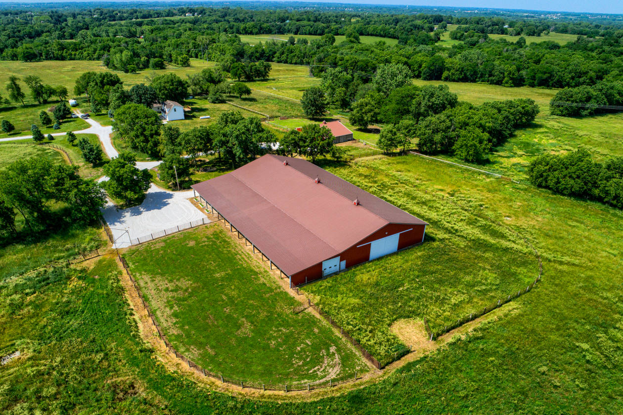 Stunning Horse Facility on 47 acres with Indoor Arena and... Kearney
