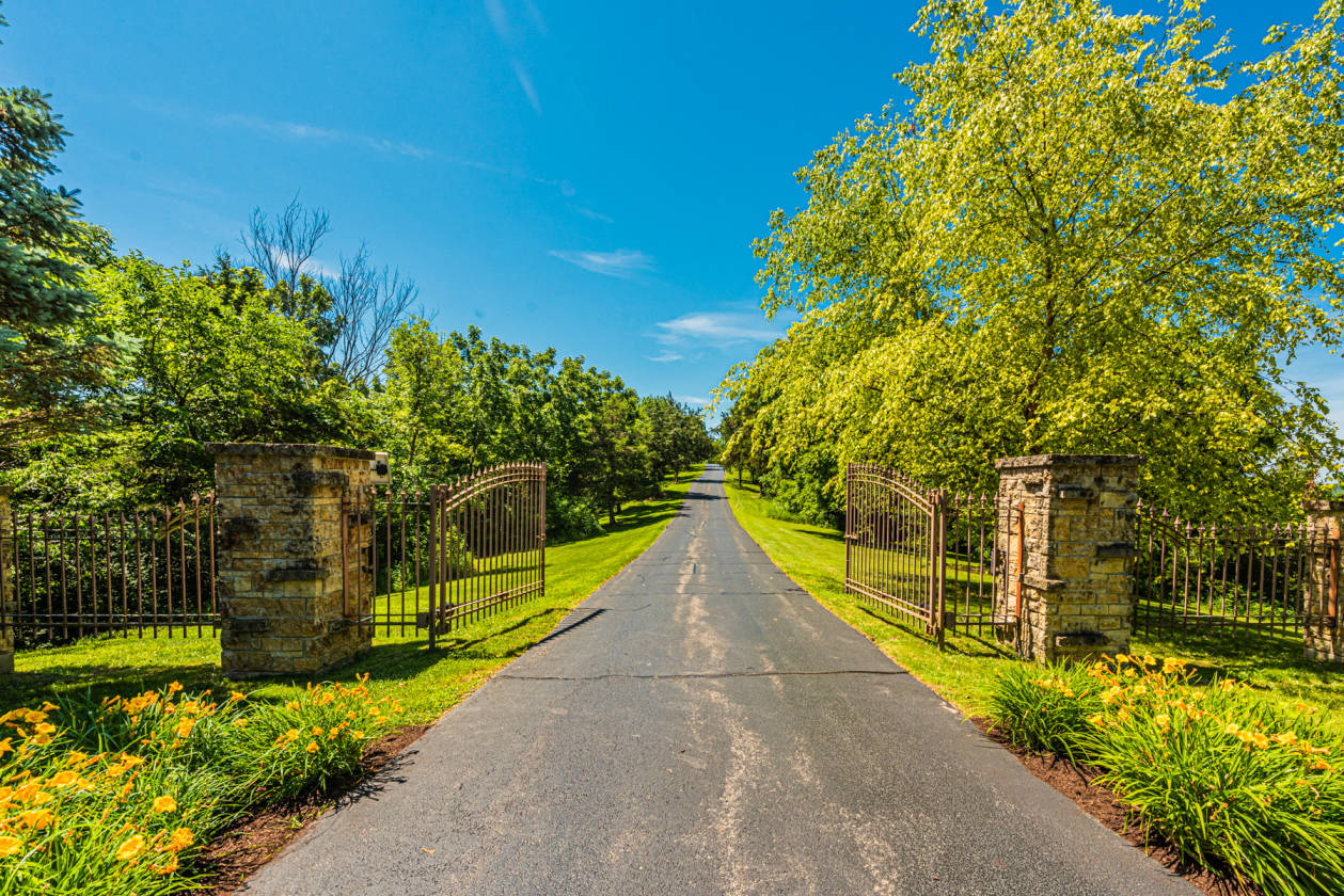 Enchanted 598 acre gated horse estate Scales Mound, Jo Daviess County