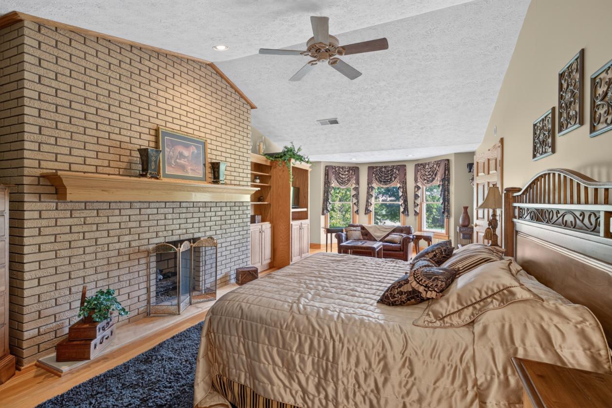 Luxury Estate with 48 acres - photo 25
