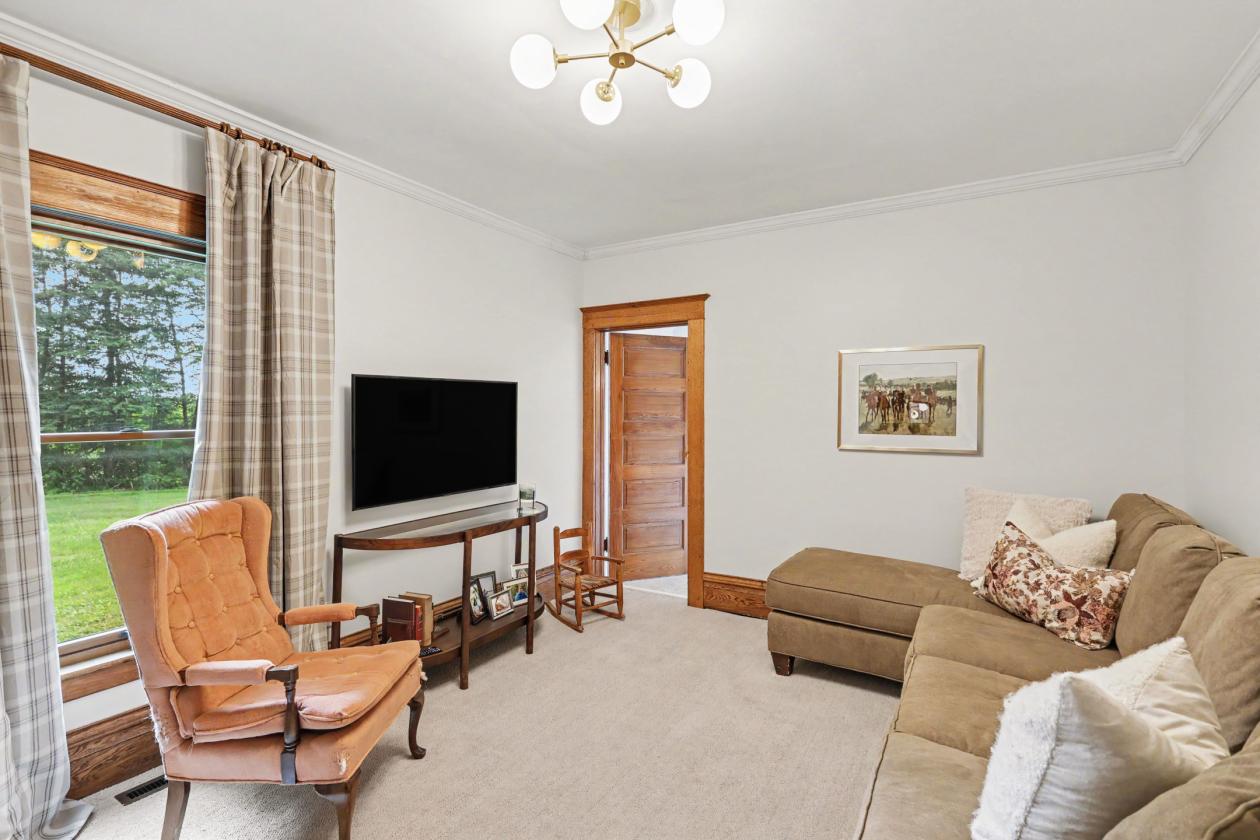 Horse property with gorgeous views - photo 4