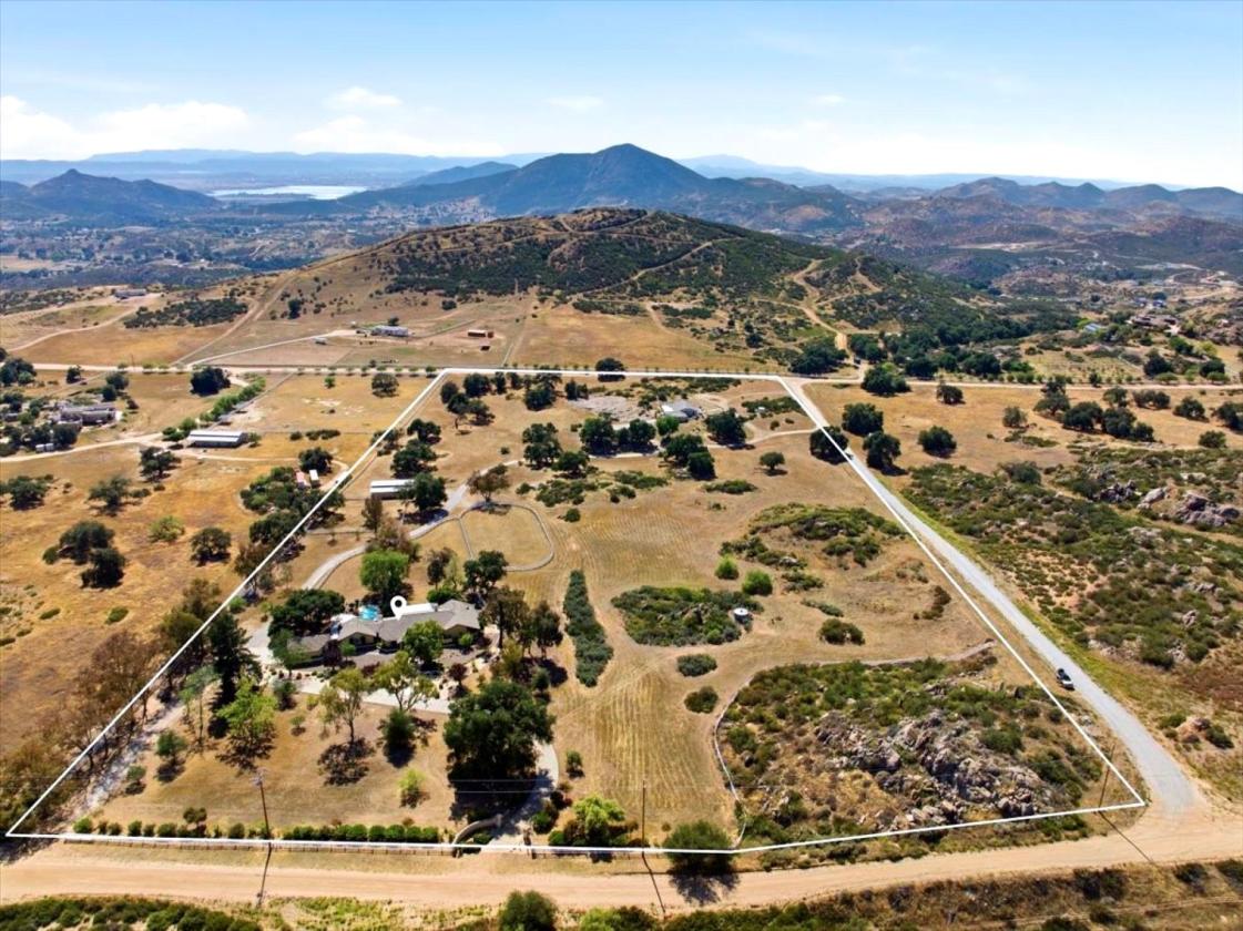 BEAUTIFUL 18.22-ACRE SAGE EQUESTRIAN ESTATE - photo 2
