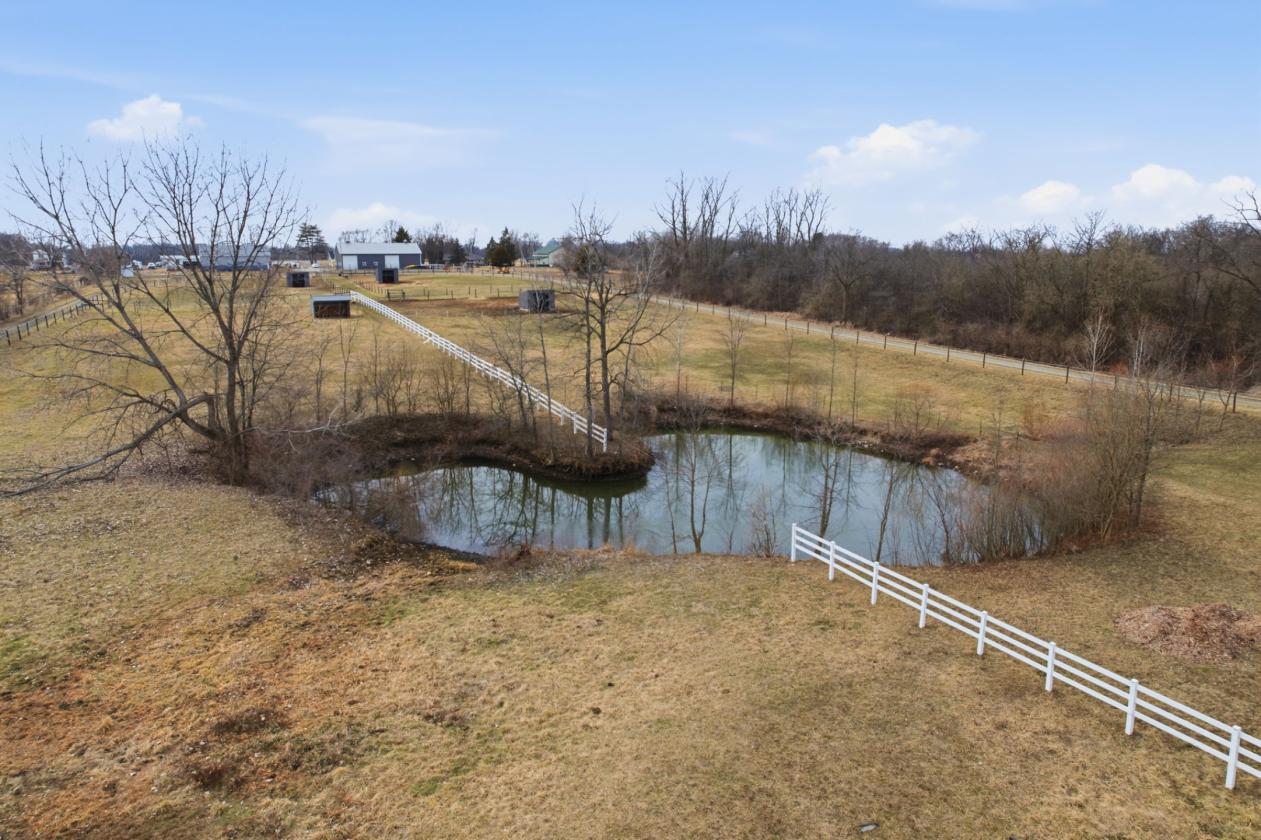 Private horse property with a modern touch! - photo 7