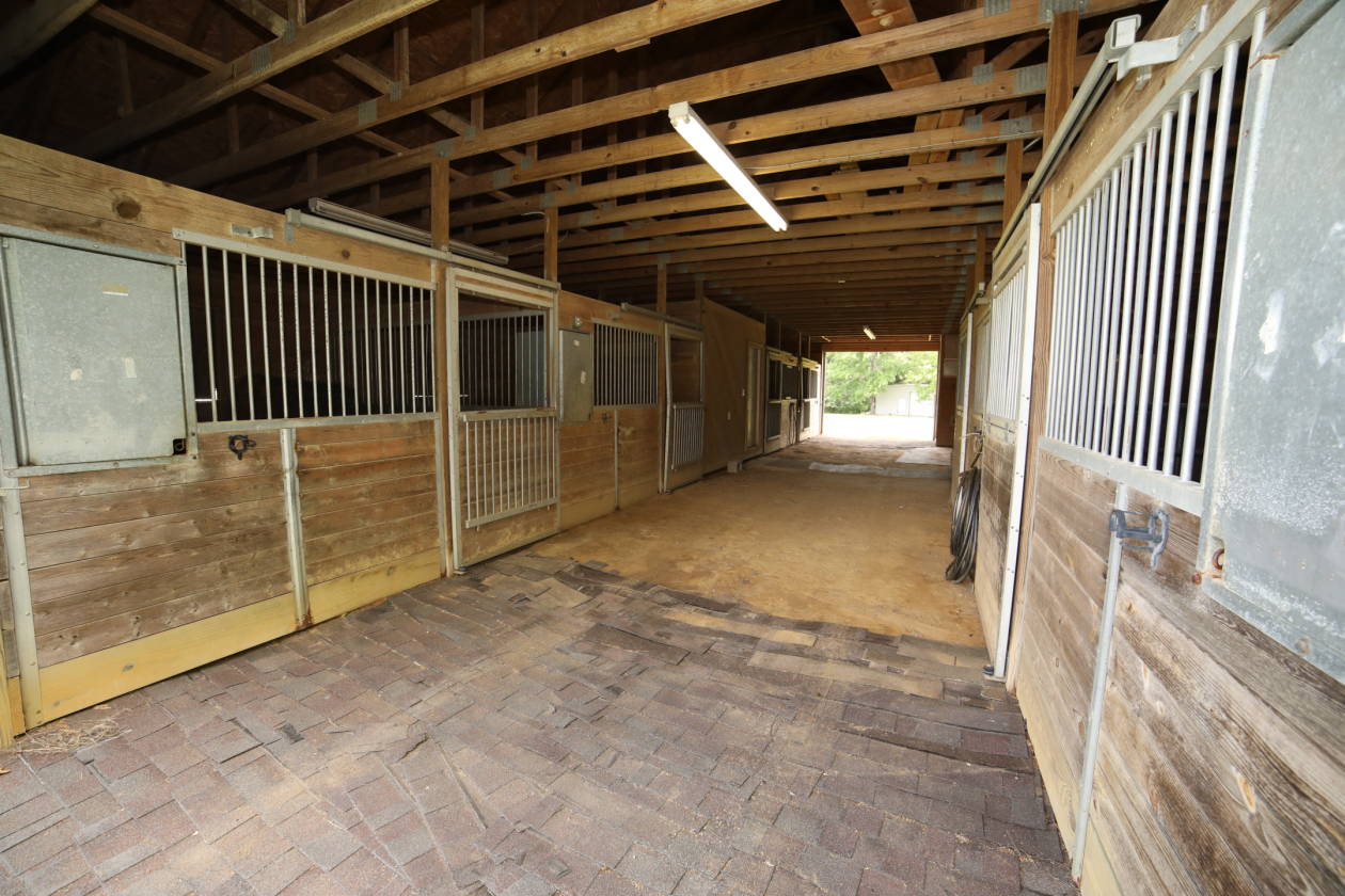 to the Farm, Amazing Equestrian Estate Amory, Monroe County