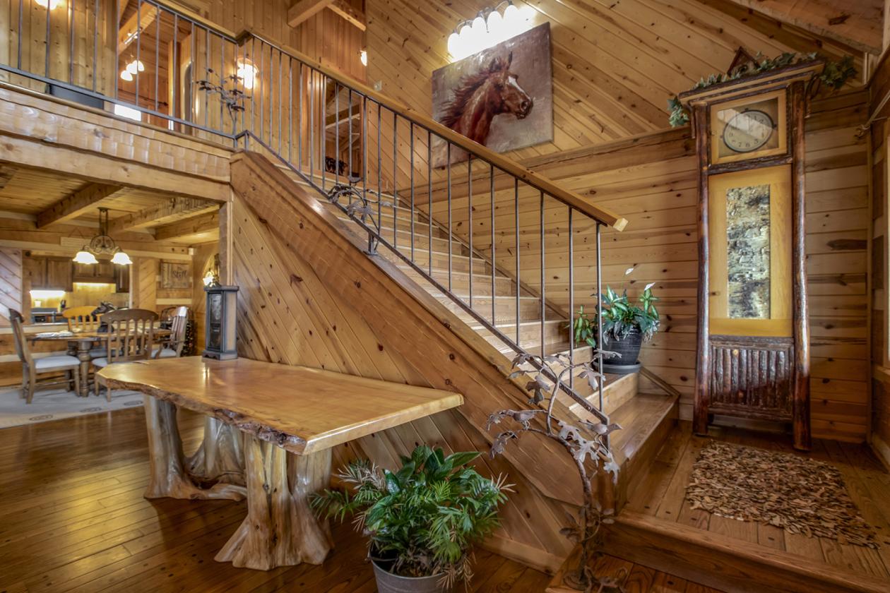 Beautiful log home on 33.95 acres - photo 21
