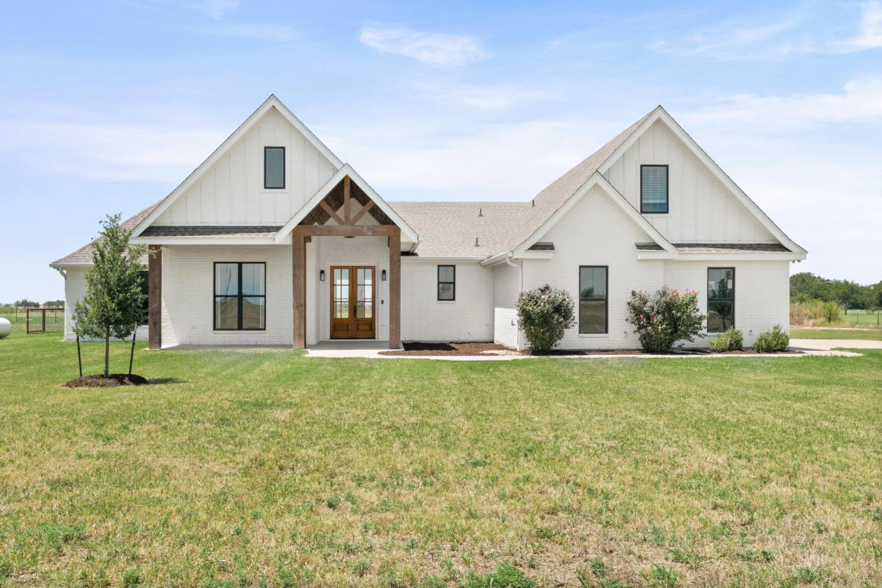 10 acre homestead+ barn, move in ready modern farm - photo 1
