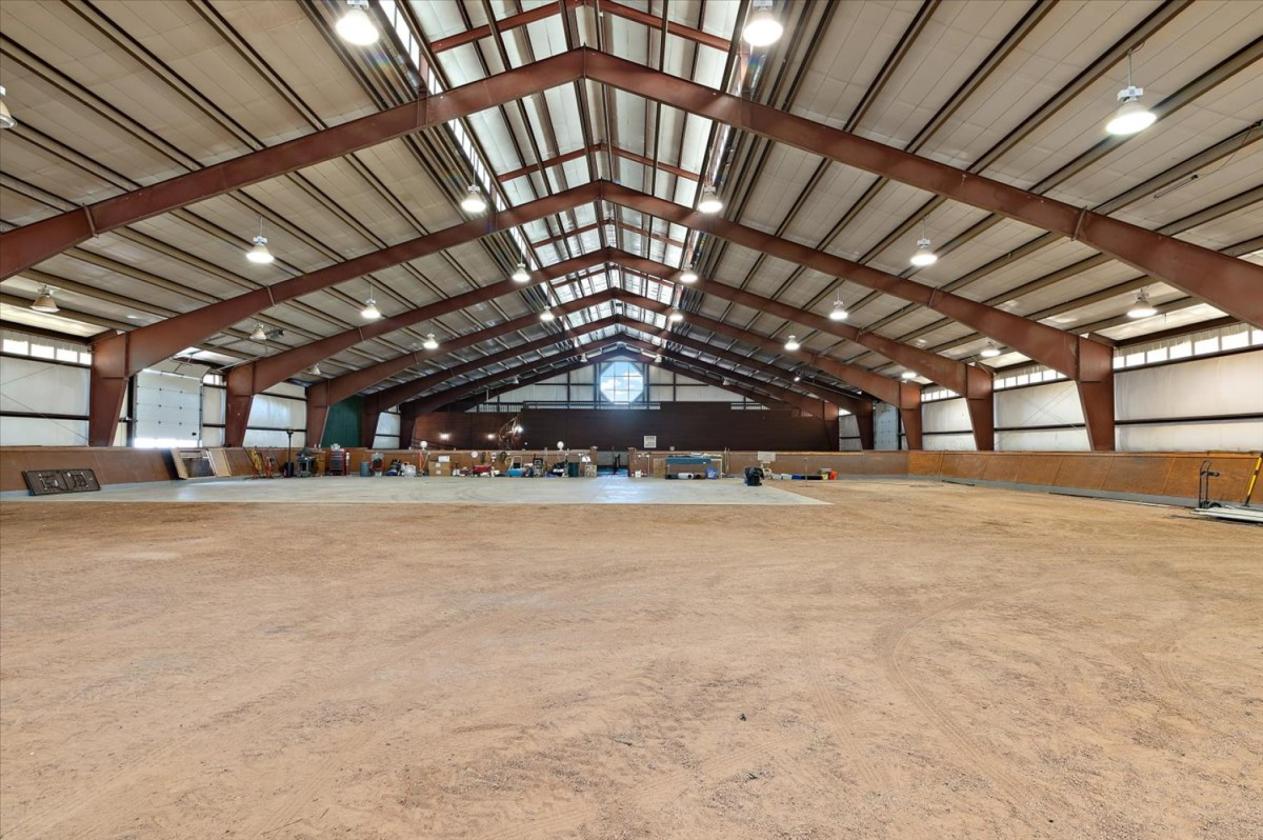 Pueblo ranch with 27,125 sq ft building - photo 20