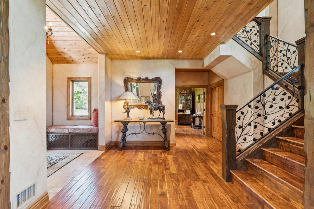 Luxury Equestrian Estate in the Mountains - photo 13