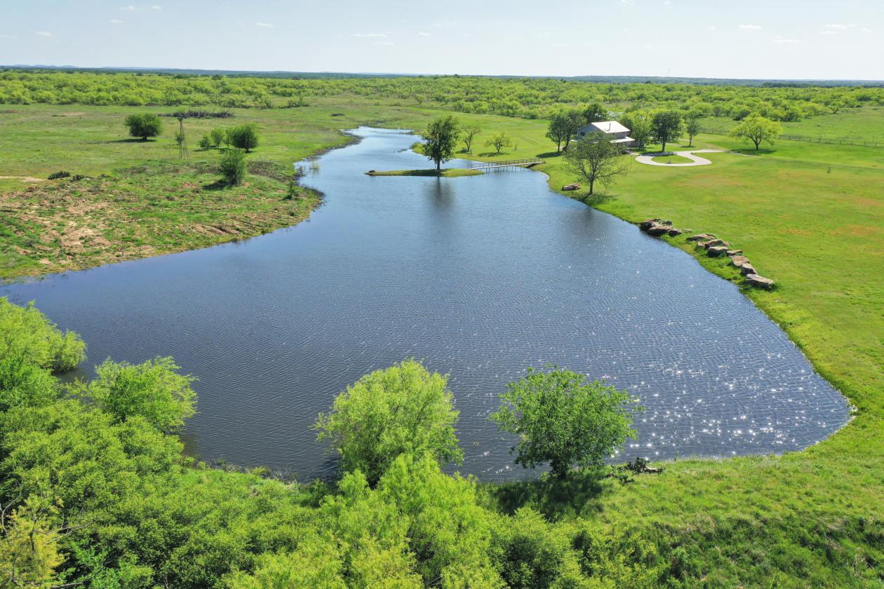 SPECTACULAR ±331 ACRE RANCH WITH MULTIPLE HOMES + - photo 4