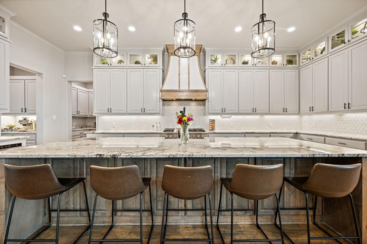 Horses Welcomed | Modern Luxury Farmhouse | 4 Acre - photo 11