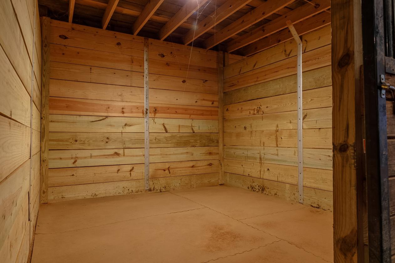 Heated Indoor 67 Acre Horse Training Facility - photo 13