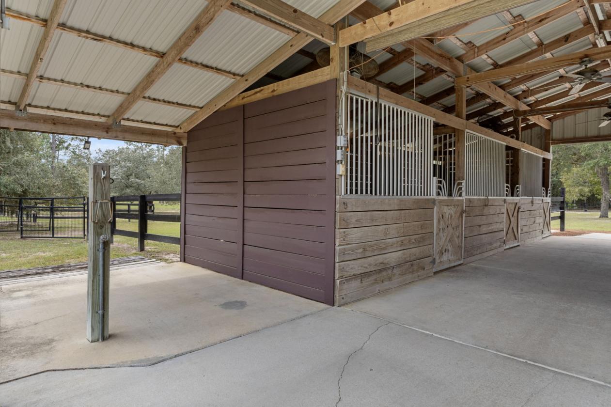 CUSTOM EQUESTRIAN ESTATE ON 7.39 ACRES - photo 17