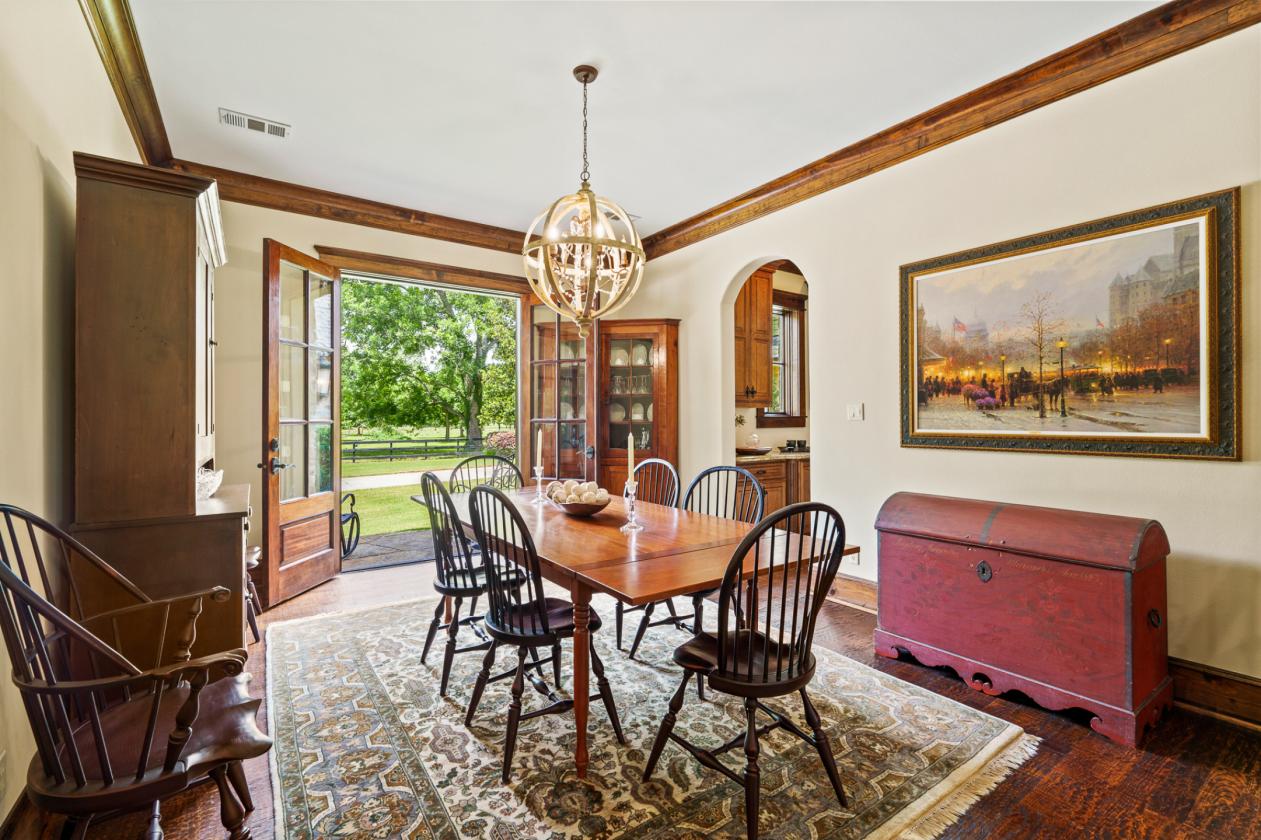Extraordinary Estate on 7.8 Acres, 6-Stall Barn, & Dressage Arena - photo 11