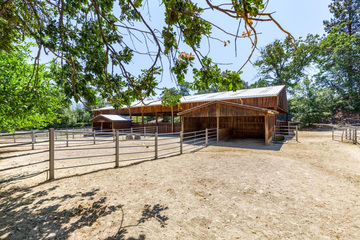 Premier Southern Oregon Equestrian Estate - photo 8