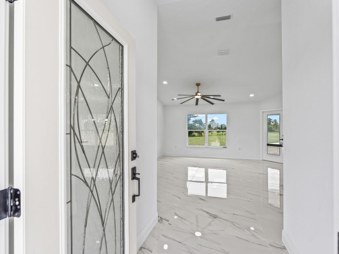 Fully Fenced Custom Home on 10 Acres - photo 6