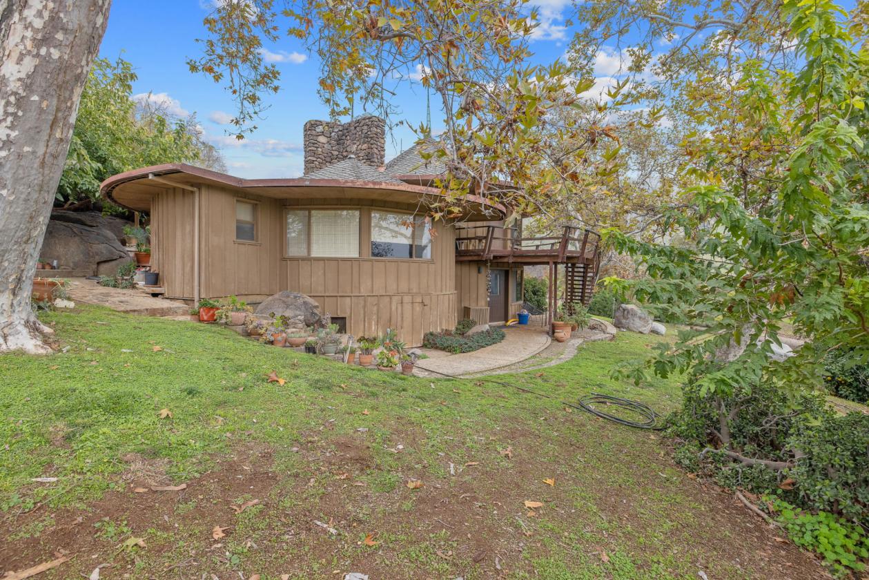 200 acres, two Harry Gesner homes, foothills - photo 6