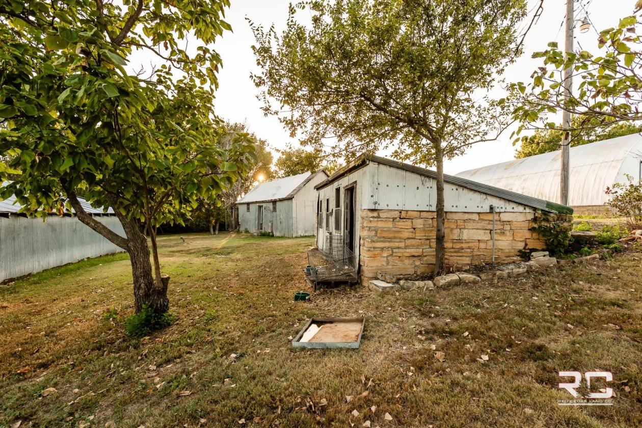 Country Home on 25 acres in Russell County, KS - photo 23