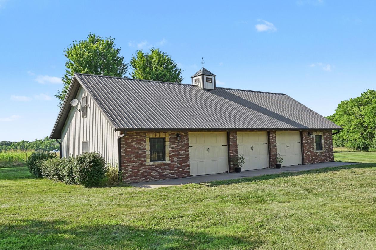 Outstanding Estate Including 20 Acres - photo 5