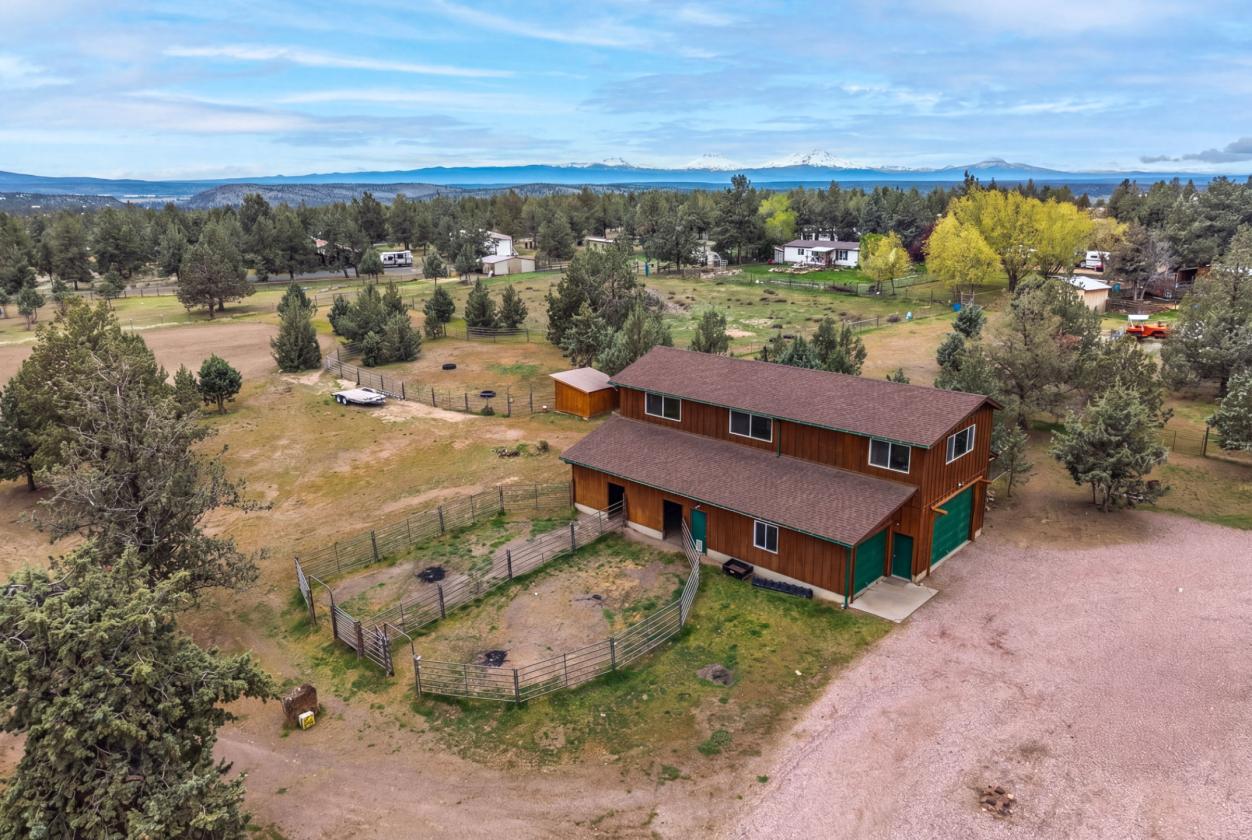 Rustic Elegance in Central Oregon w/ Barn & ADU - photo 25