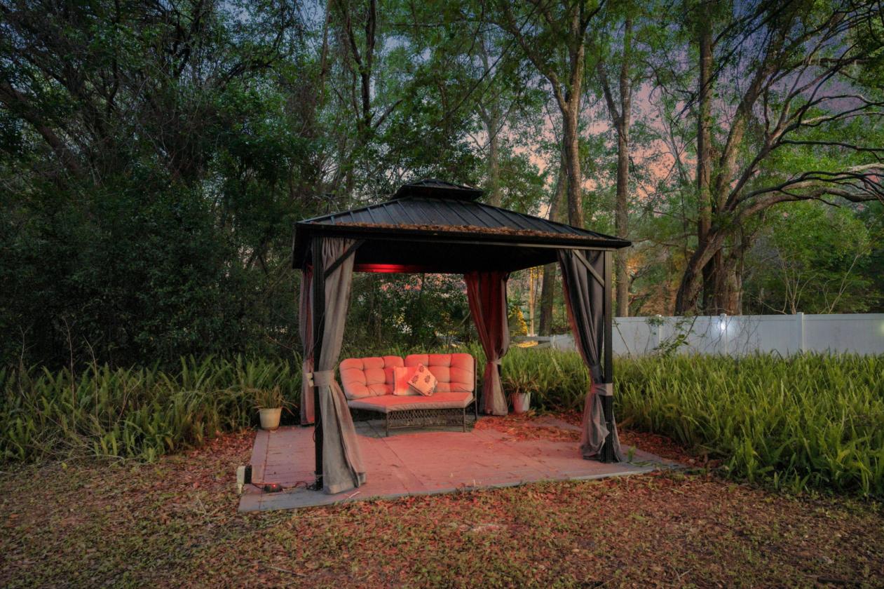 2.5 Acre Retreat with Guest House & Workshop - photo 26
